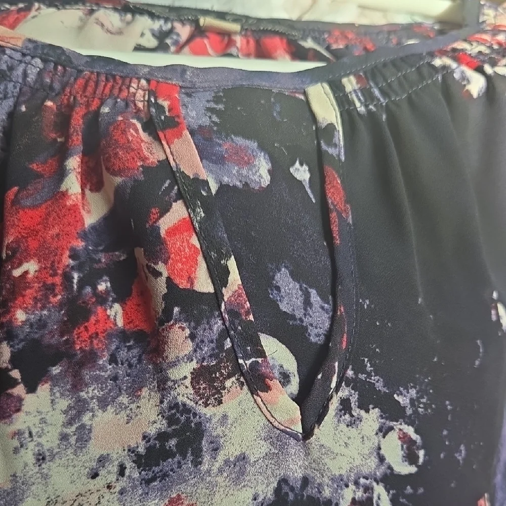 Rose & Olive Floral Blouse - Black and Red - Picture 5 of 5